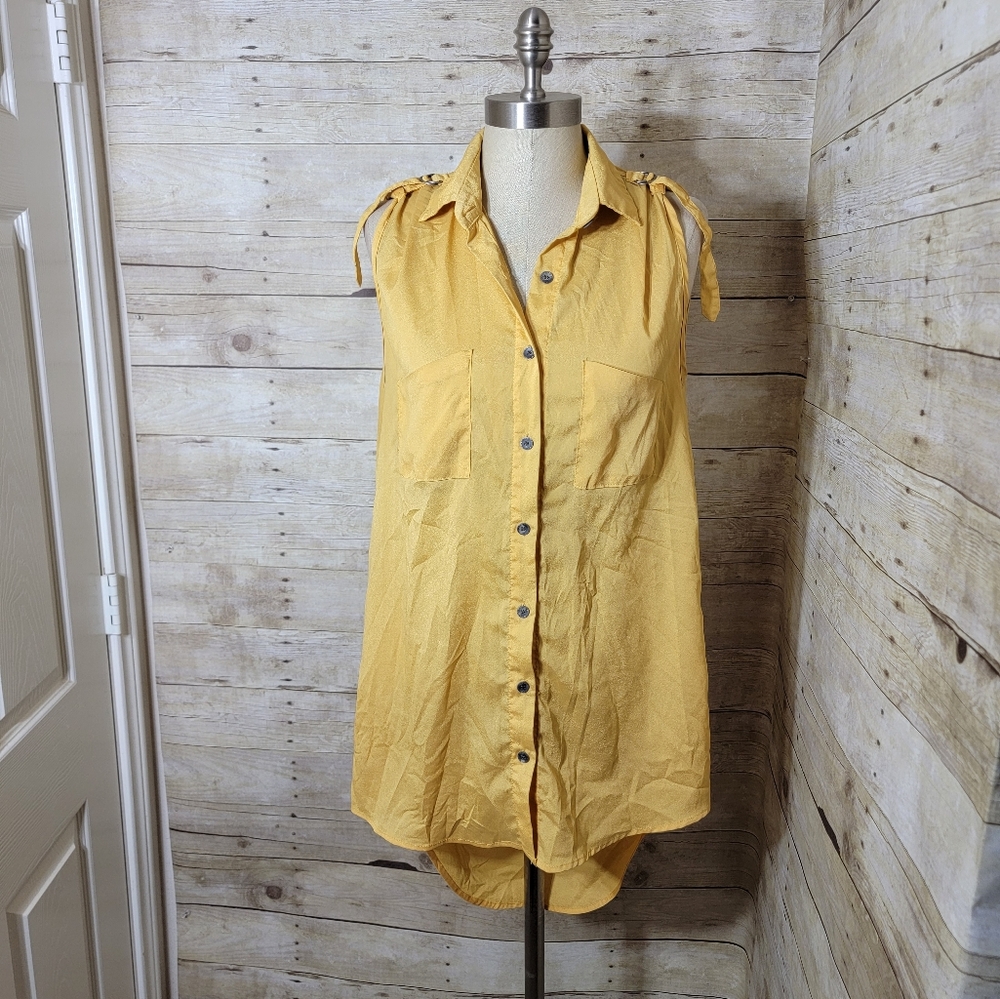 Poetry yellow open back button front